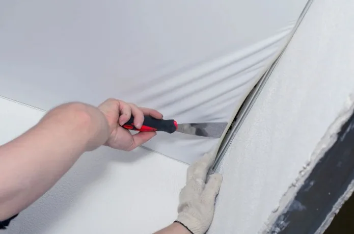 Corte de una placa de yeso laminado con cúter
